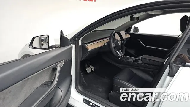 Tesla Model Y — Фото автомобиля 15