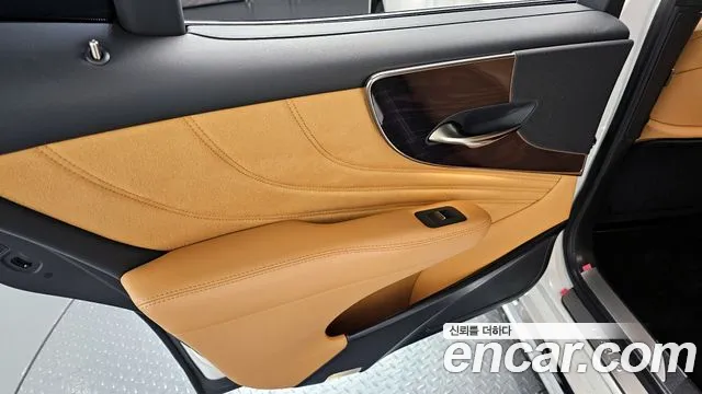 Lexus LS — Фото автомобиля 25