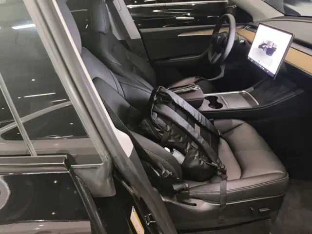 Tesla Model Y — Фото автомобиля 24
