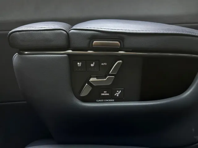 Lexus LM — Фото автомобиля 17