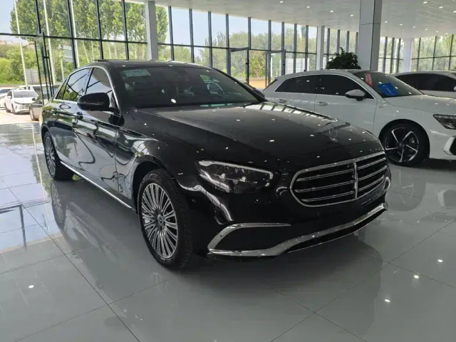 Mercedes-Benz E-Class — Фото автомобиля 3