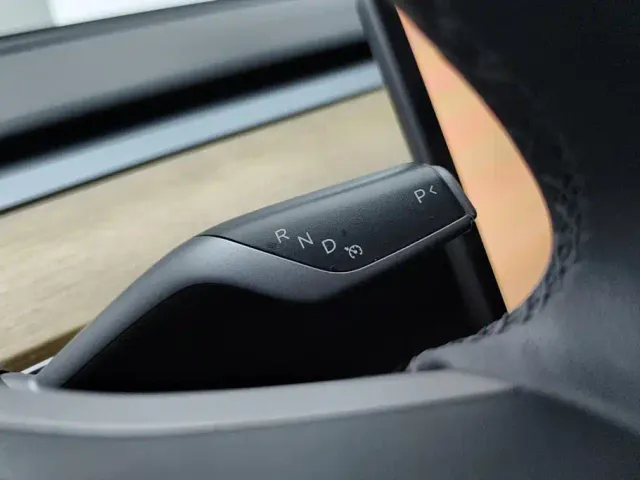 Tesla Model 3 — Фото автомобиля 16