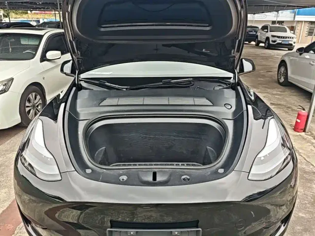 Tesla Model Y — Фото автомобиля 19
