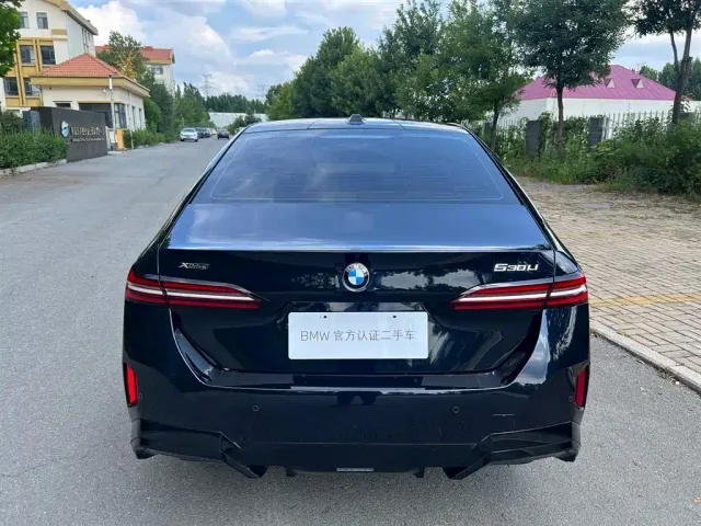 BMW 5 Series — Фото автомобиля 3