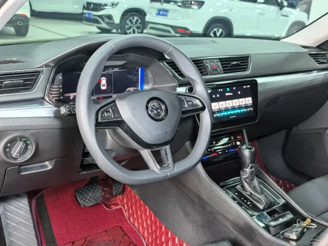Skoda Superb — Фото автомобиля 10
