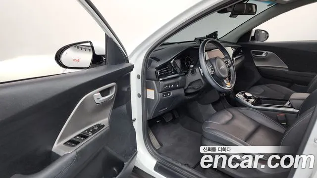Kia Niro — Фото автомобиля 15