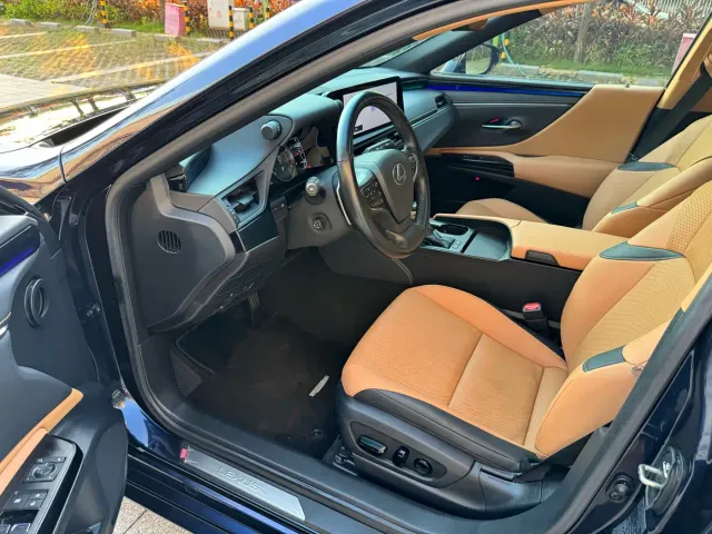 Lexus ES — Фото автомобиля 5