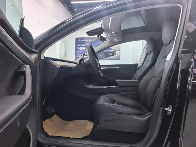 Tesla Model Y — Фото автомобиля 6