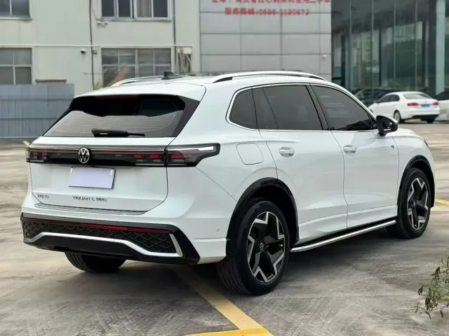 Volkswagen Tiguan L — Фото автомобиля 7