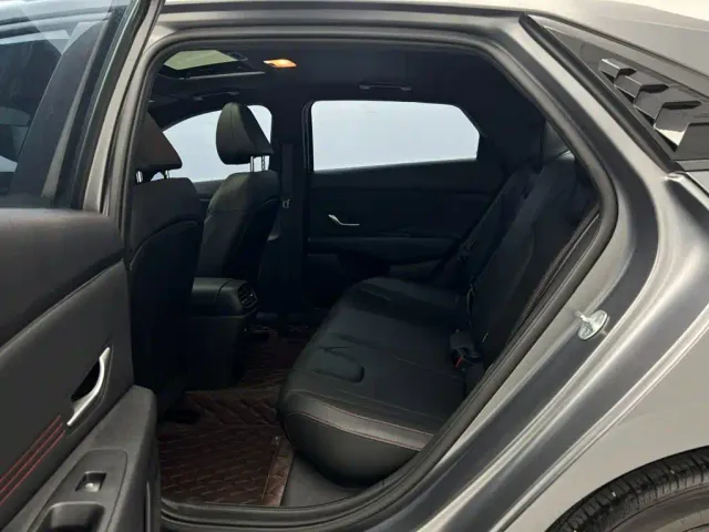 Hyundai Elantra — Фото автомобиля 6