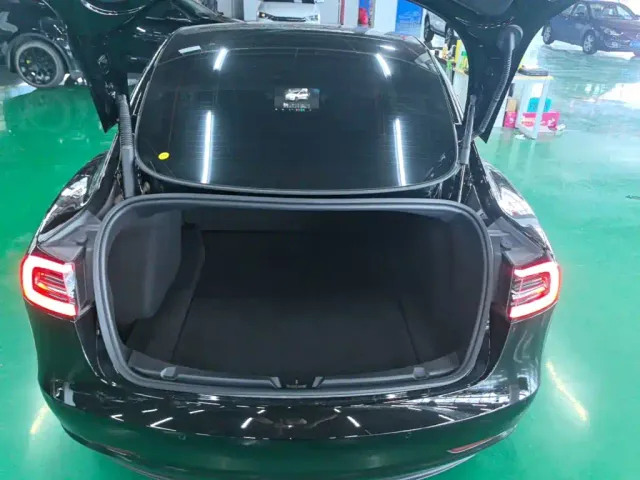 Tesla Model 3 — Фото автомобиля 18