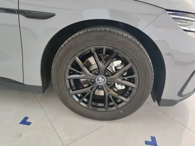 BYD Han 2025 DM-i Smart Drive Edition 125KM Premium — Фото автомобиля 6
