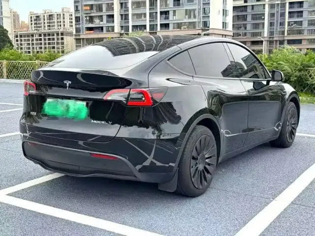 Tesla Model Y — Фото автомобиля 8