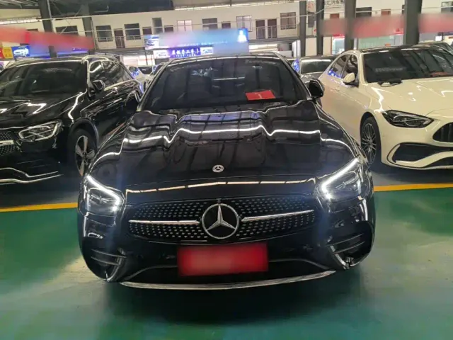 Mercedes-Benz E-Class — Фото автомобиля 2
