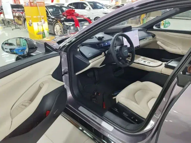 Xiaomi SU7 — Фото автомобиля 15