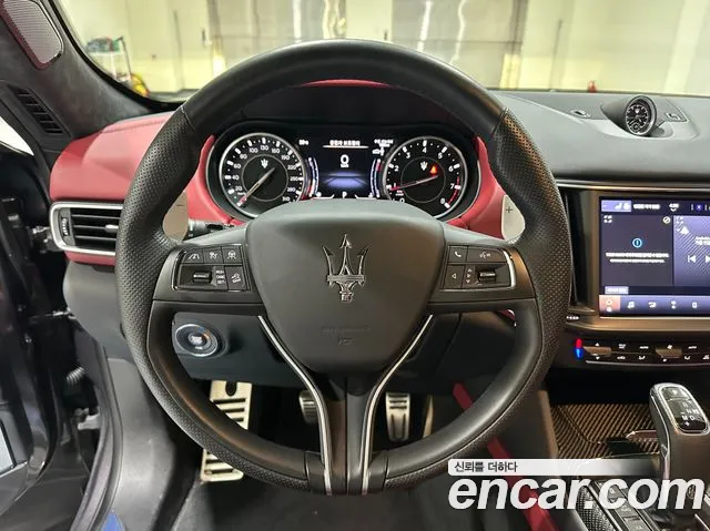 Maserati Levante — Фото автомобиля 11
