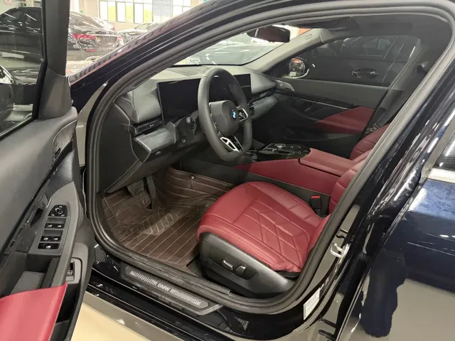 BMW 5 Series — Фото автомобиля 5
