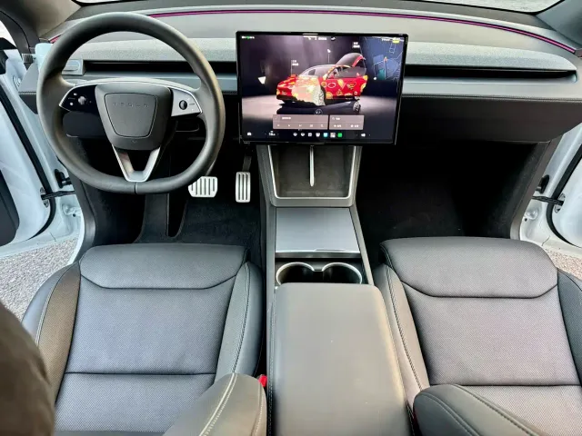 Tesla Model Y L — Фото автомобиля 5
