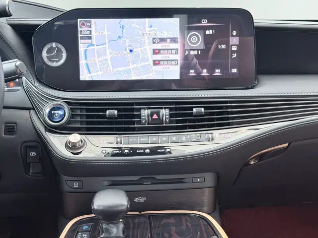 Lexus LS — Фото автомобиля 14