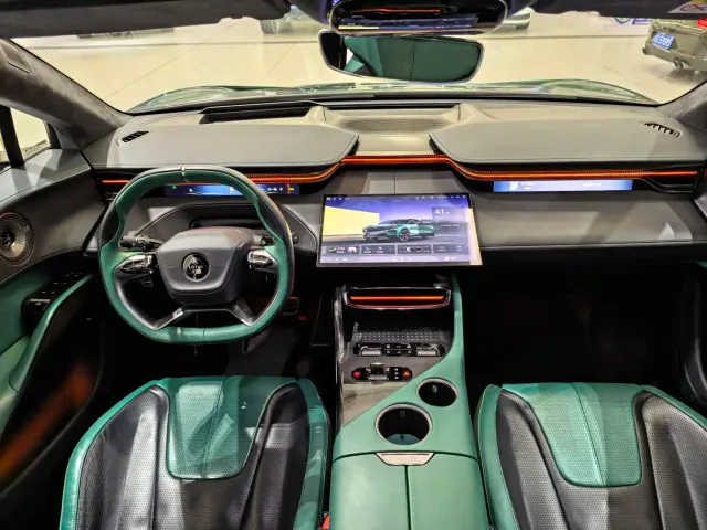 Lotus Eletre — Фото автомобиля 10