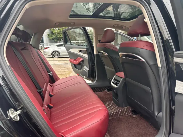 Hongqi H5 — Фото автомобиля 14