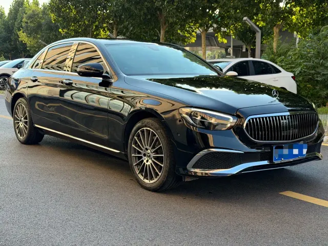 Mercedes-Benz E-Class — Фото автомобиля 3