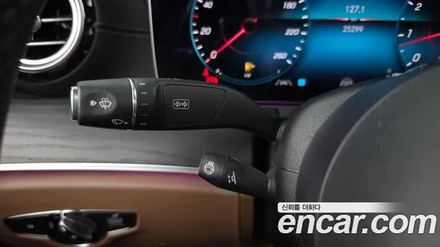 Mercedes-Benz E-Class — Фото автомобиля 26