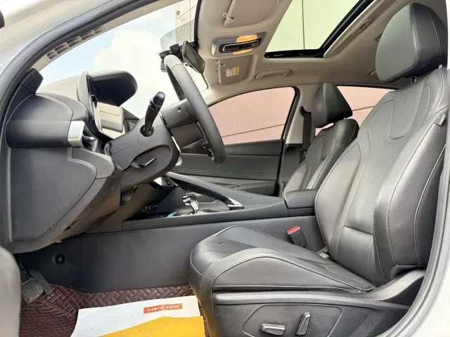 Hyundai Elantra — Фото автомобиля 5