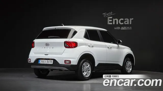 Hyundai Venue — Фото автомобиля 2