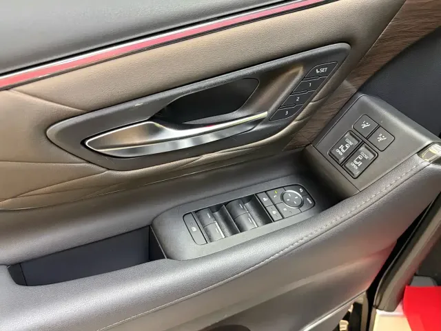 Toyota Alphard — Фото автомобиля 20