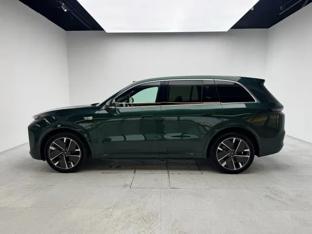 Li Auto L8 — Фото автомобиля 13