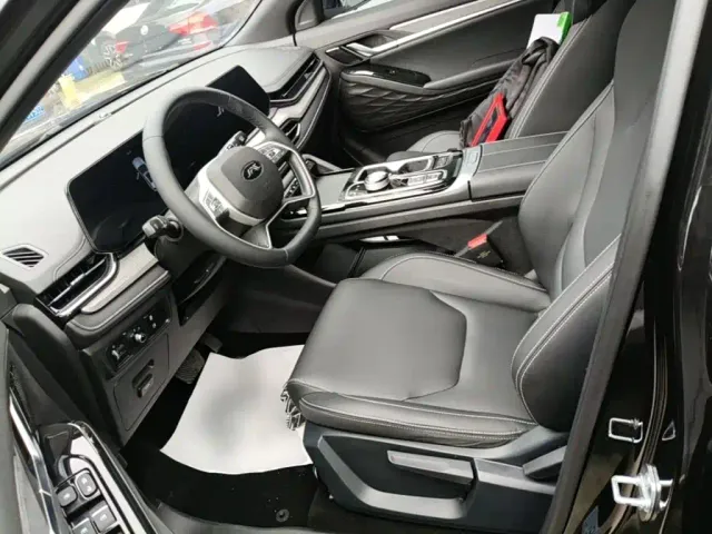 JAC Motors QX PHEV — Фото автомобиля 14