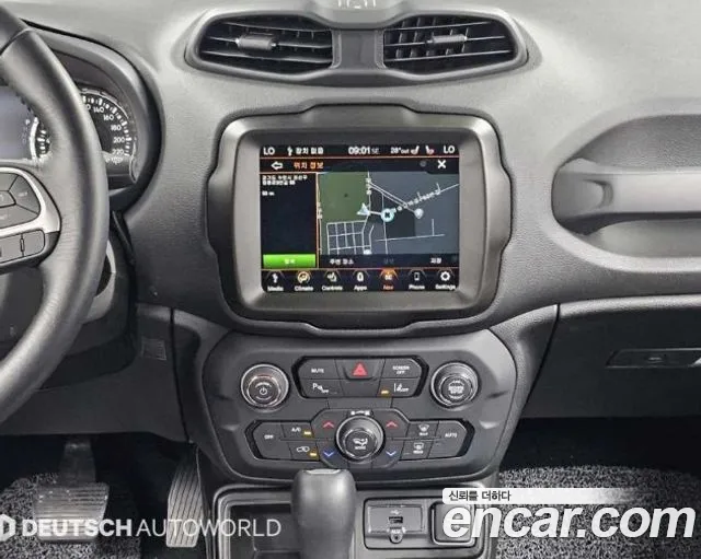 Jeep Renegade — Фото автомобиля 14
