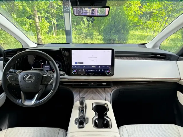 Lexus LM — Фото автомобиля 12