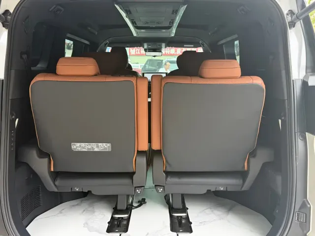 Toyota Vellfire — Фото автомобиля 16