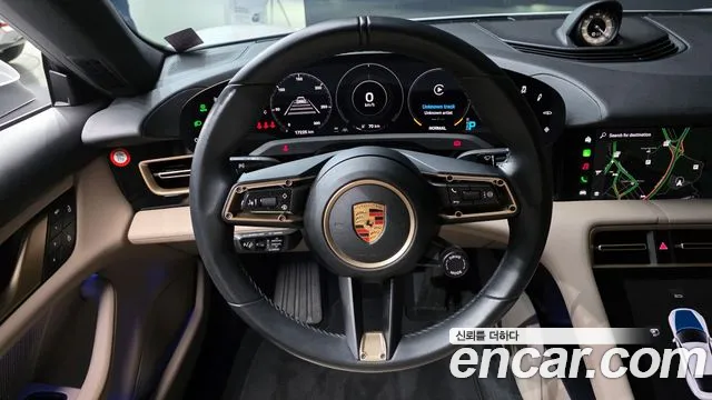 Porsche Taycan — Фото автомобиля 15