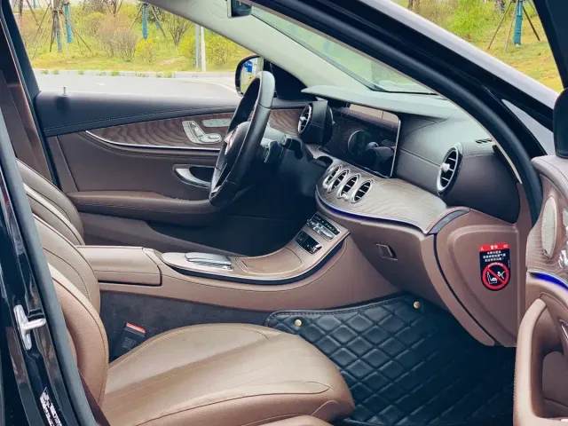 Mercedes-Benz E-Class — Фото автомобиля 25