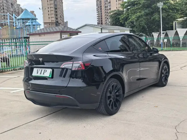 Tesla Model Y — Фото автомобиля 7