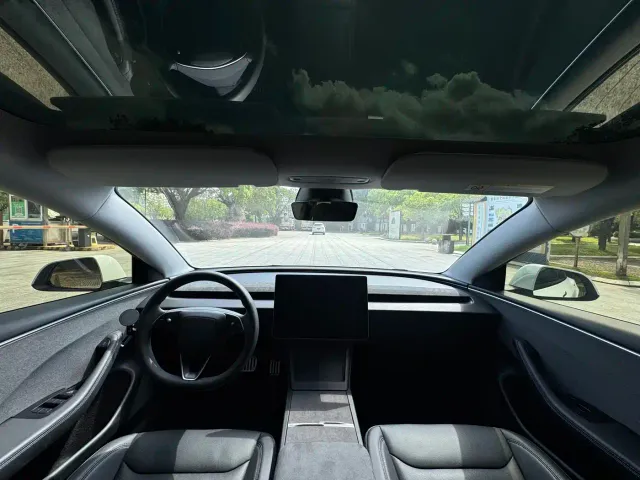 Tesla Model 3 — Фото автомобиля 7