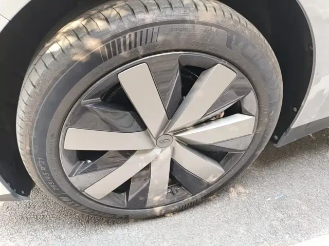 Li Auto i6 — Фото автомобиля 22