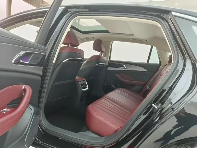 Hongqi H5 — Фото автомобиля 6