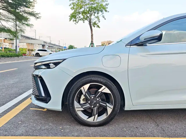 Geely Emgrand L — Фото автомобиля 24