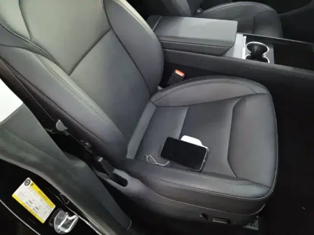 Tesla Model Y — Фото автомобиля 24