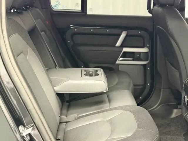 Land Rover Defender — Фото автомобиля 14