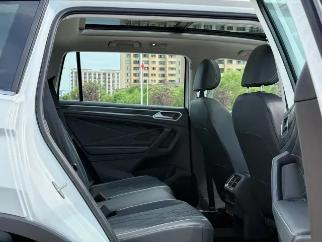 Volkswagen Tiguan L — Фото автомобиля 6