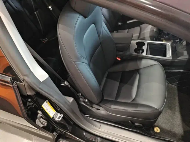 Tesla Model 3 — Фото автомобиля 24