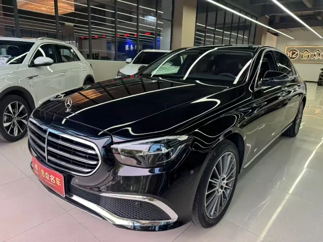 Фотография автомобиля — Mercedes-Benz E-Class