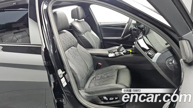 BMW 5 Series G30 — Фото автомобиля 16