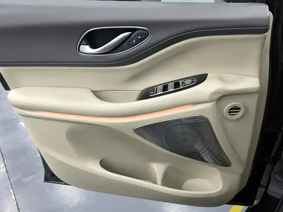 Voyah Auto Voyah Dreamer 2022 Low-carbon Dream+Smart Package — Фото автомобиля 7