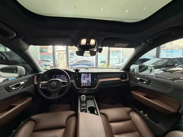 Volvo XC60 — Фото автомобиля 12